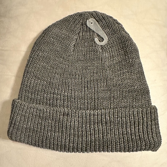 American Eagle Outfitters Grey Knit Beanie Hat, One Size Fits All, New - Picture 2 of 3